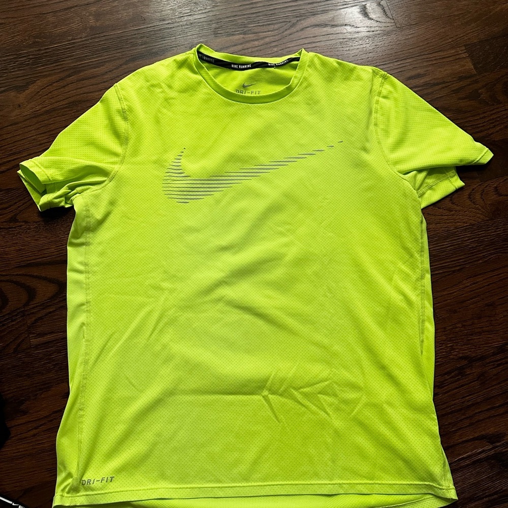 Nike men’s neon green short sleeve top